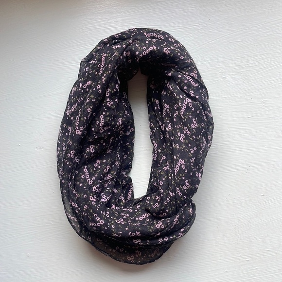 FLORAL SCARF - Picture 1 of 3